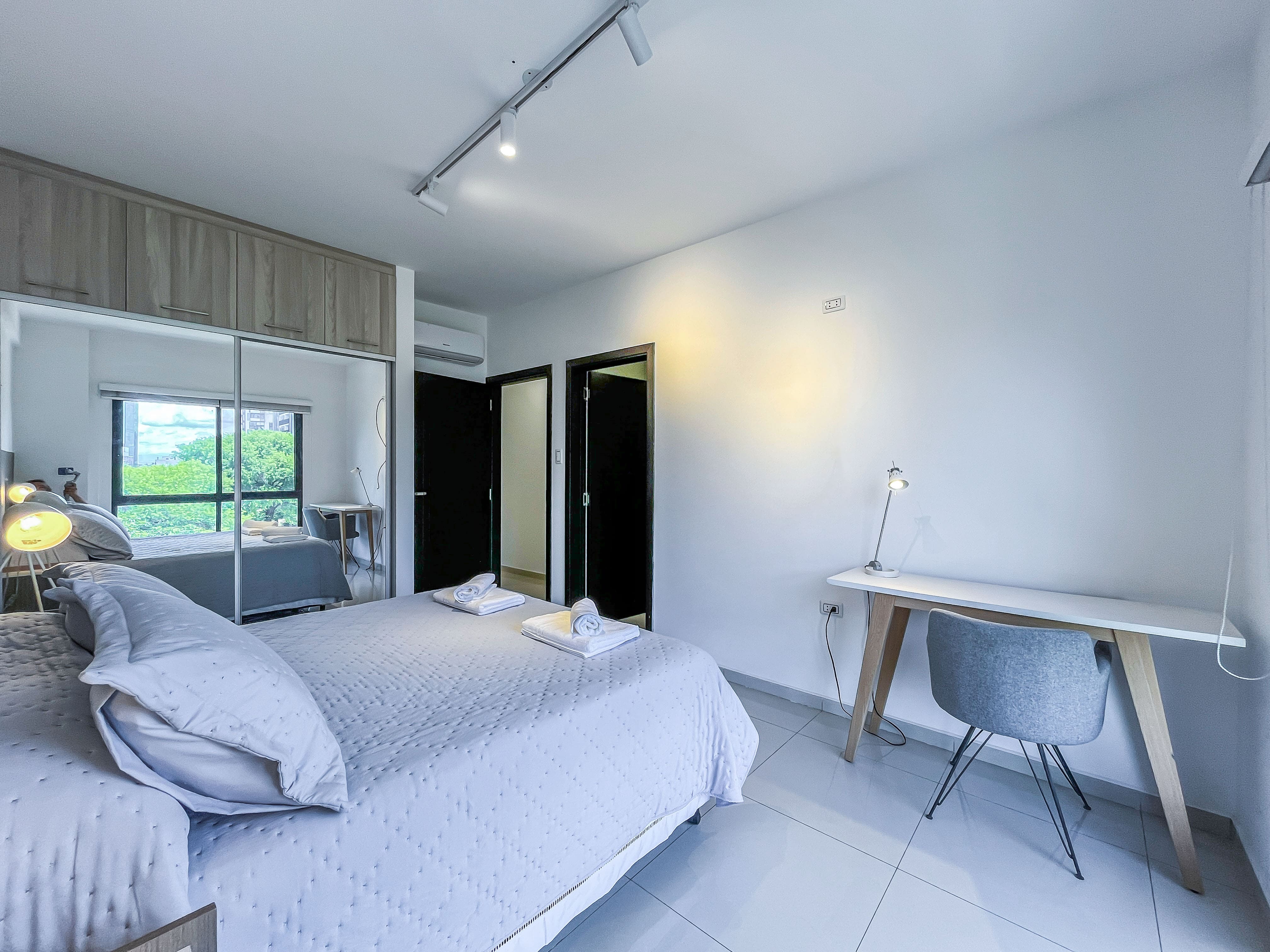 Indigo: Acogedor y amplio departamento